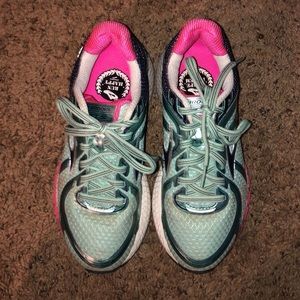Brooks GTS Size 5